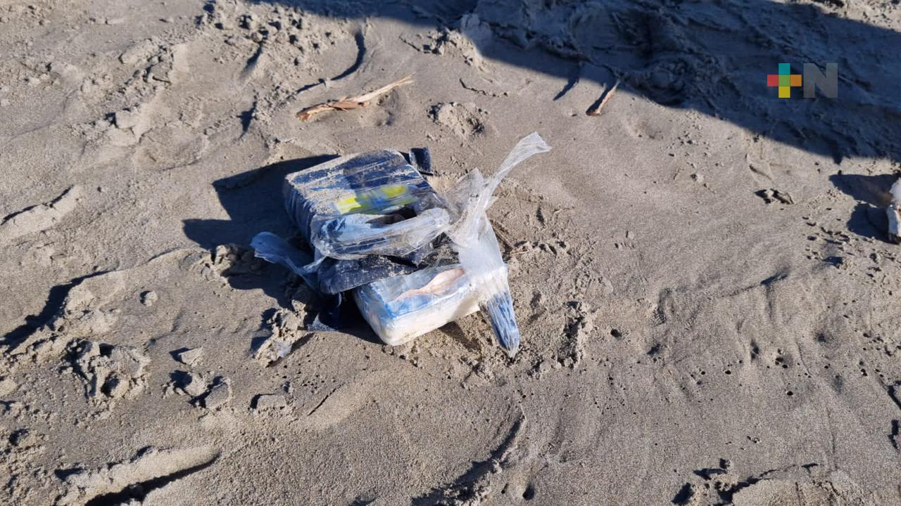 Localizan dos paquetes con droga en playa de Coatzacoalcos