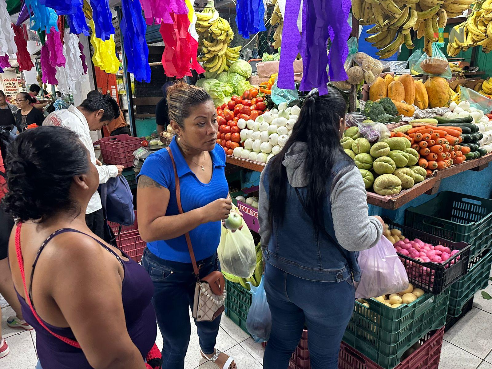 Hasta 60 pesos el kilo de jitomate en Coatzacoalcos