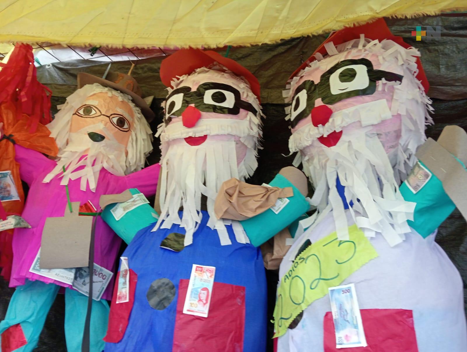 Veracruzanos continúan tradición de quemar a «El viejo»