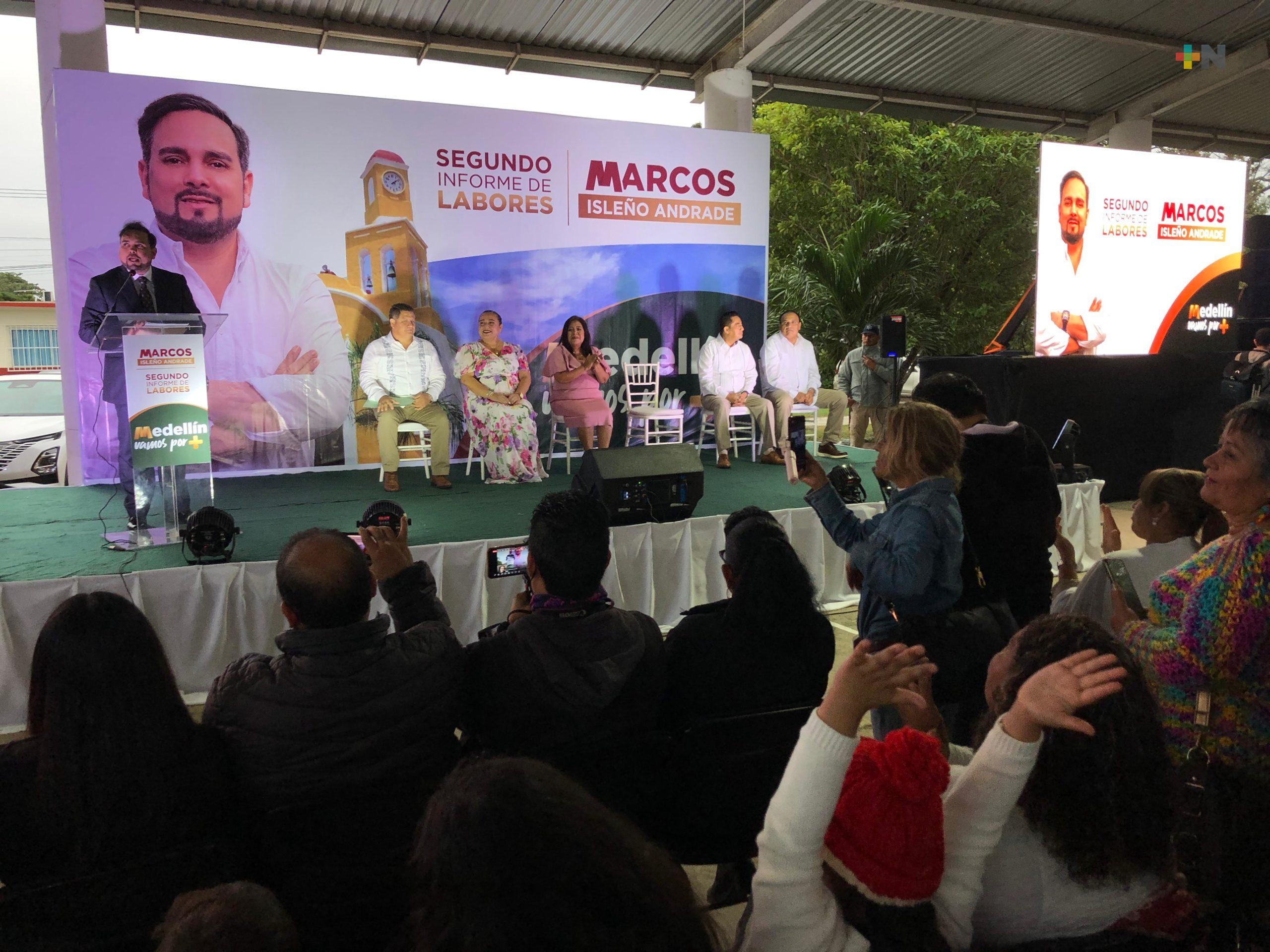 Alcalde de Medellín de Bravo rindió su segundo informe de gobierno
