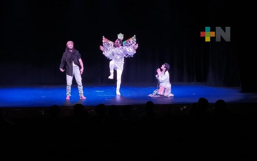 Aquelarte Producciones presenta su performance: “Luces, Cámara y Navidad”