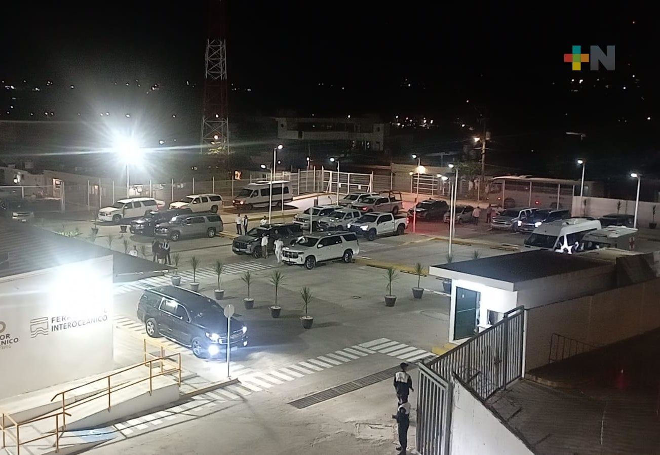 Cerca de 8 horas duró recorrido del tren de pasajeros de Salina Cruz a Coatzacoalcos