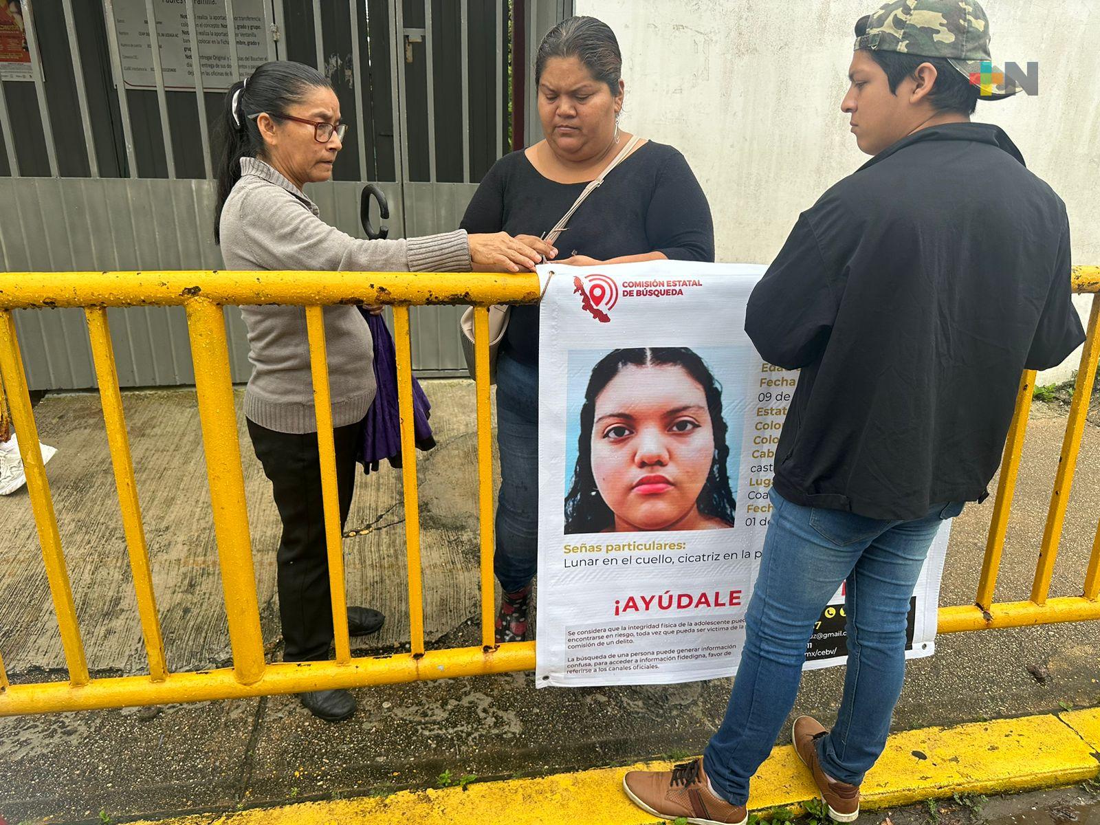 Familia de Reyna Barragán, alumna de CBTIS 85 de Coatza, pide ayuda para localizarla