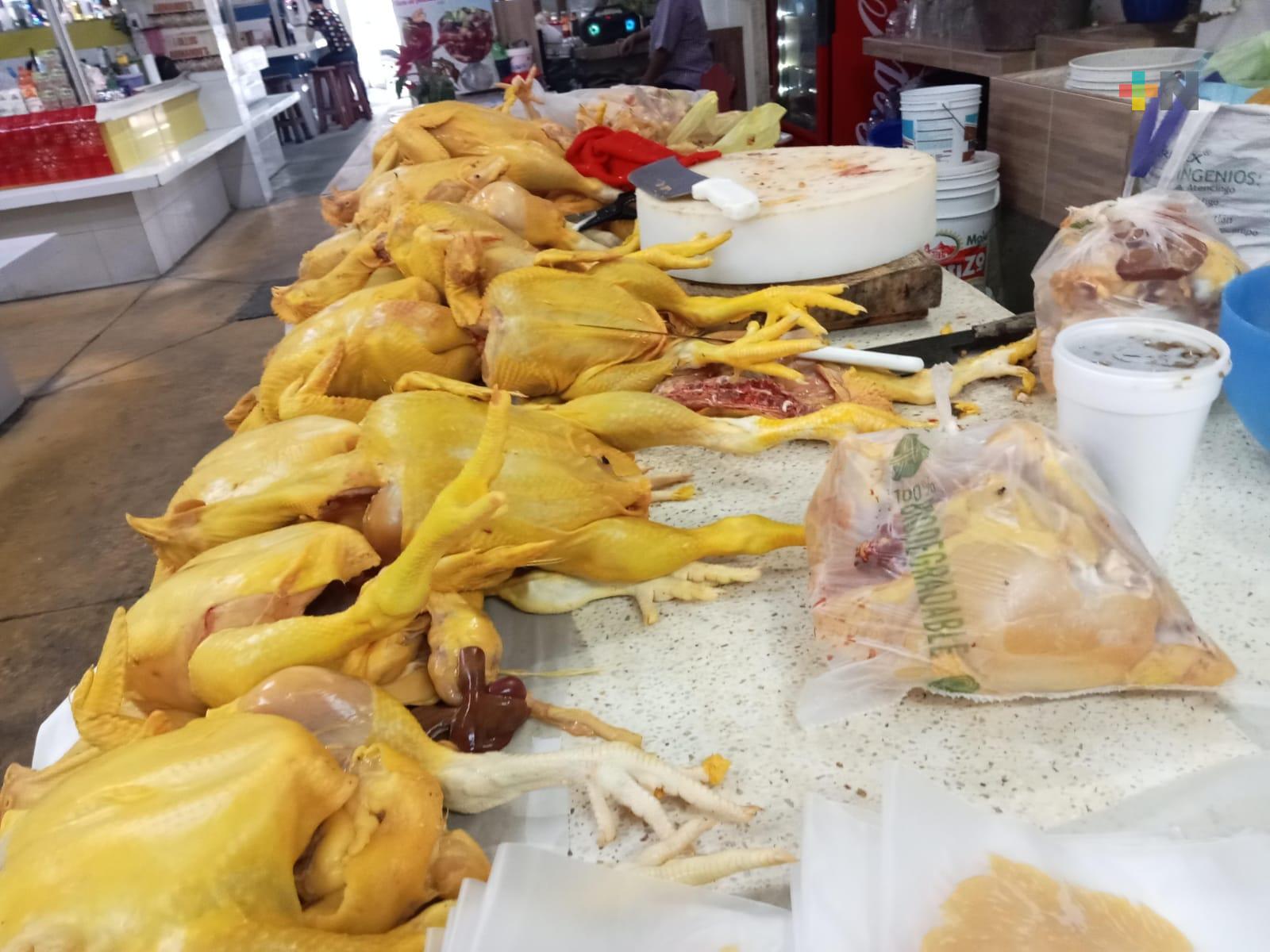Se mantiene precio de pollo en mercado de Veracruz