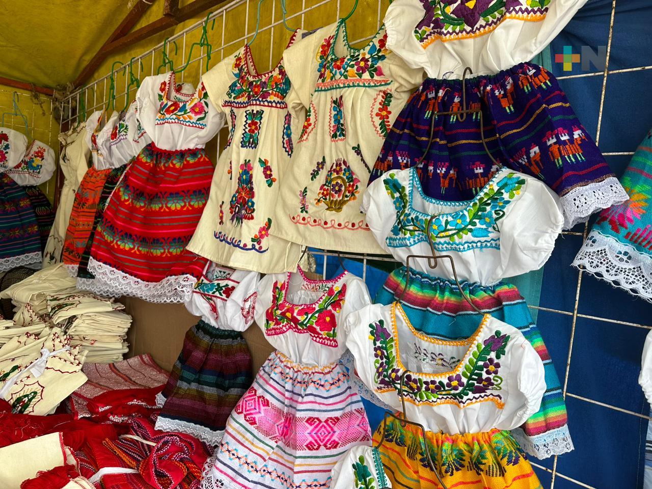 Inician ventas de trajes guadalupanos en Coatzacoalcos