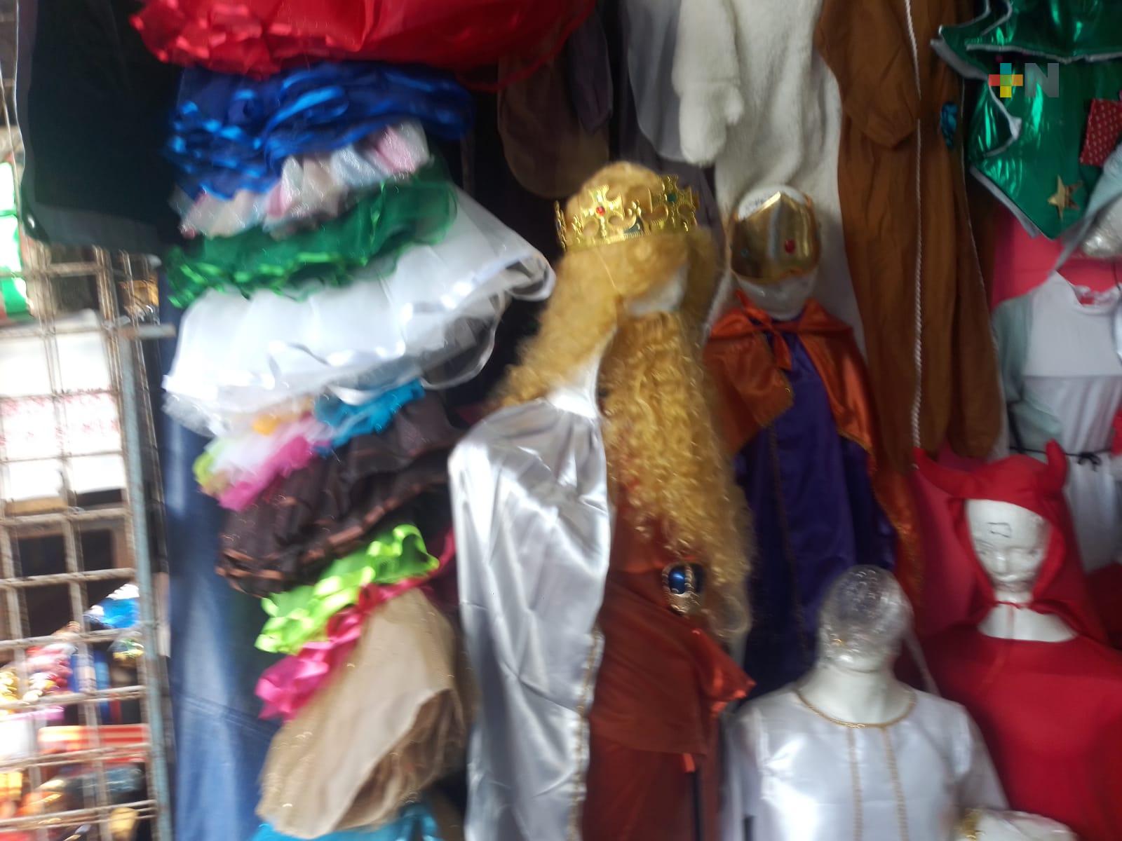 Venta de disfraces vive repunte en temporada decembrina