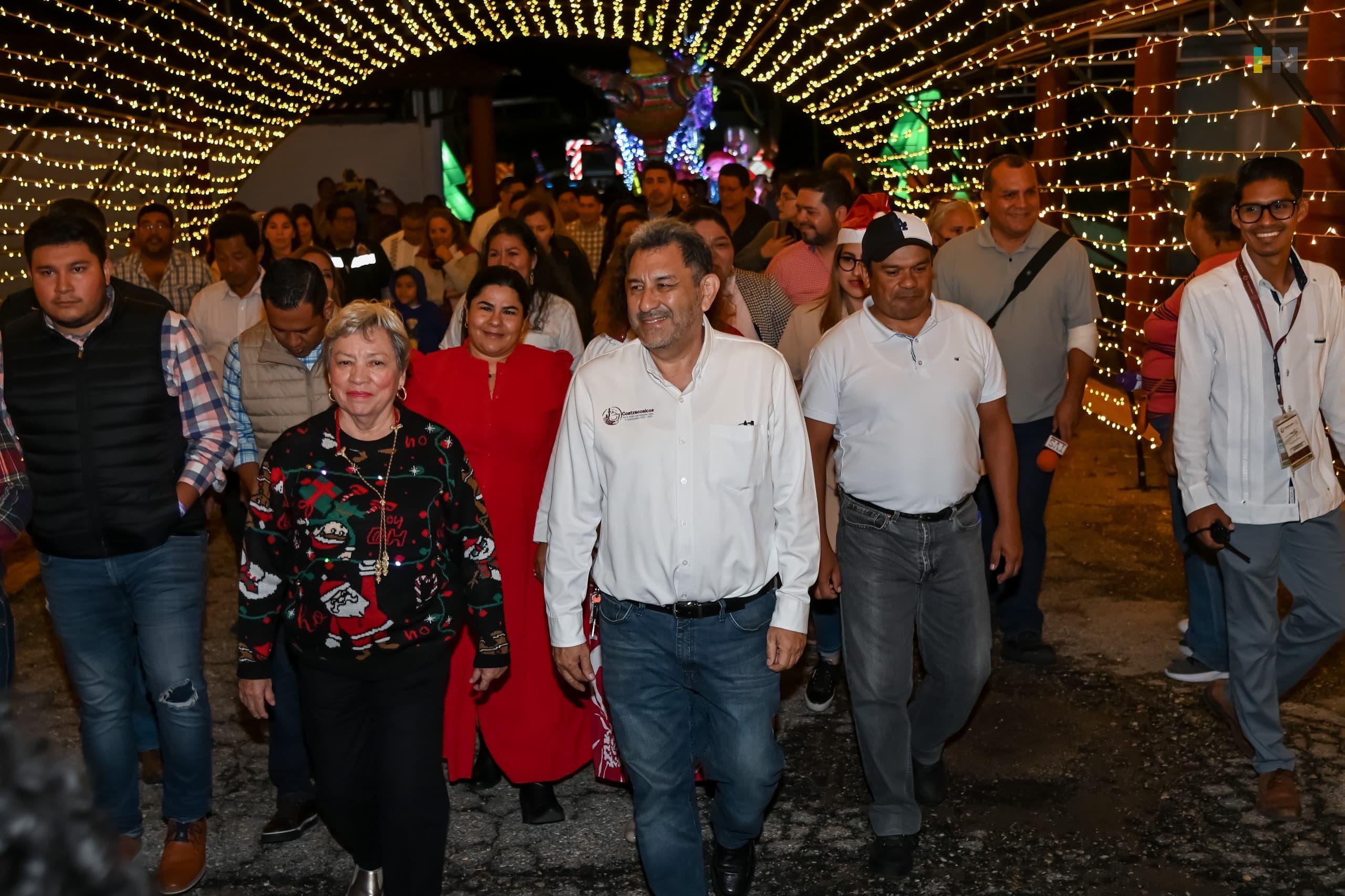 Ocho mil 500 personas en inauguración de la Gran Villa Navideña Coatza 2023