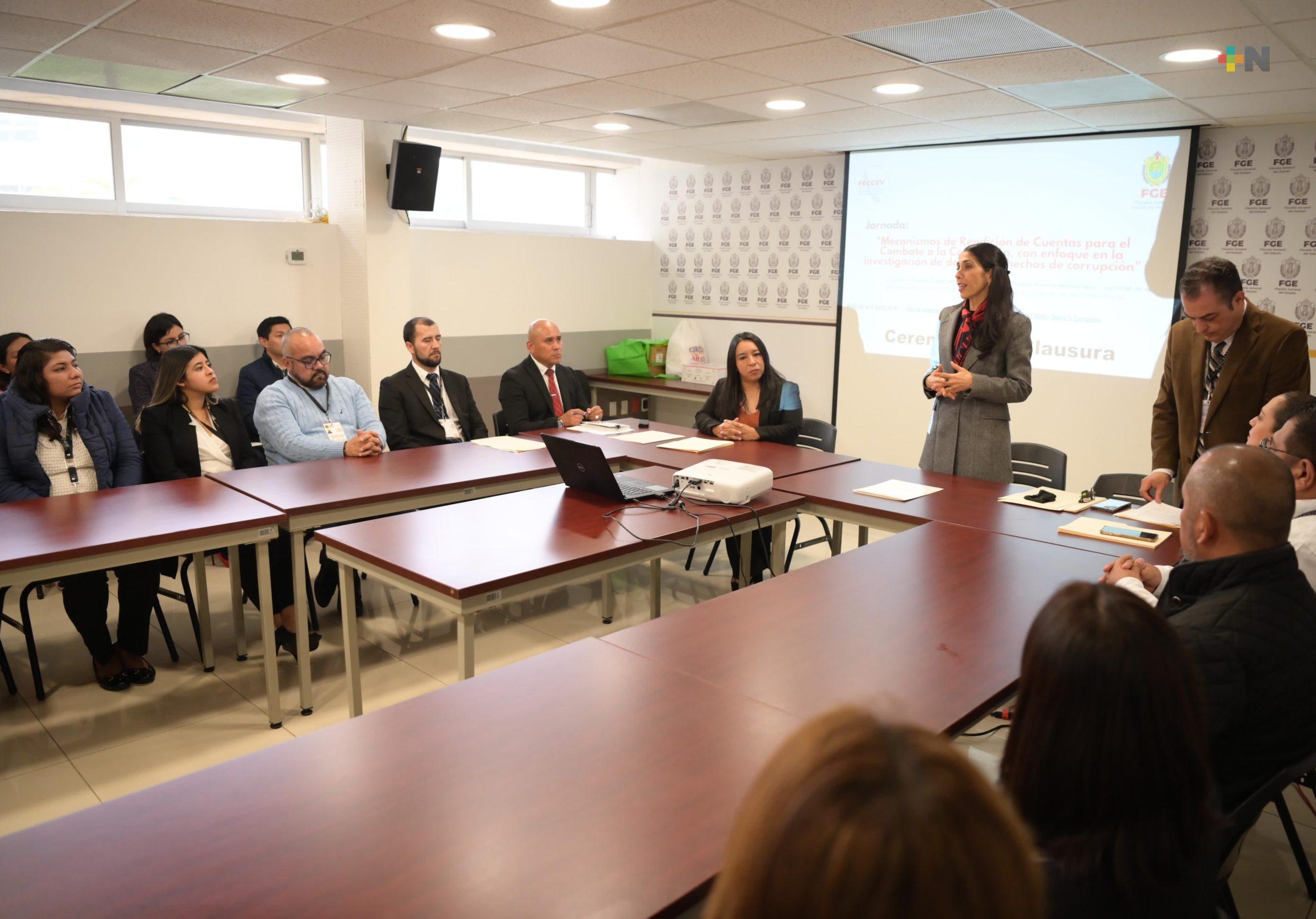 Fiscal general entrega reconocimientos a participantes en “Mecanismos de rendición de cuentas para el combate a la corrupción”