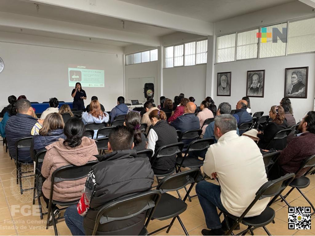 Imparte UECS plática preventiva a padres, madres y alumnos de secundaria en Xalapa