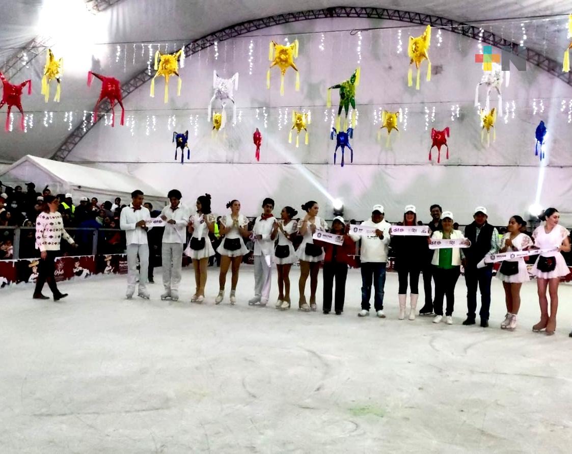En Paso del Macho inauguran la pista de patinaje sobre hielo del Orgullo Navideño