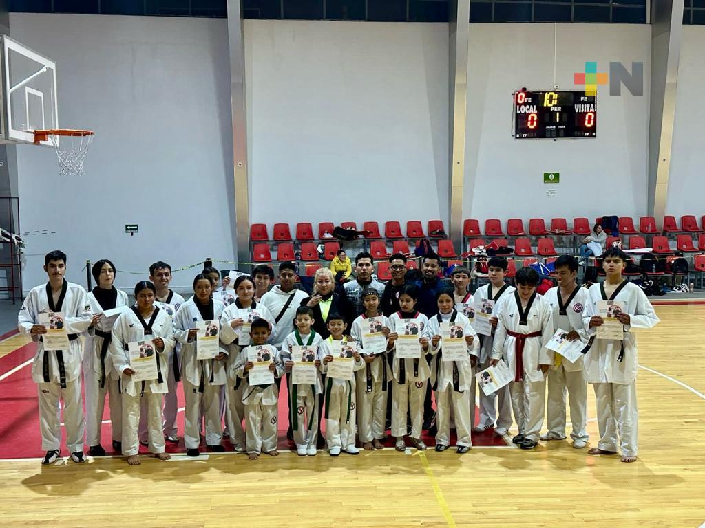 Realizan exitoso examen de grado y Master Class en Titanes Olympic Center Perote