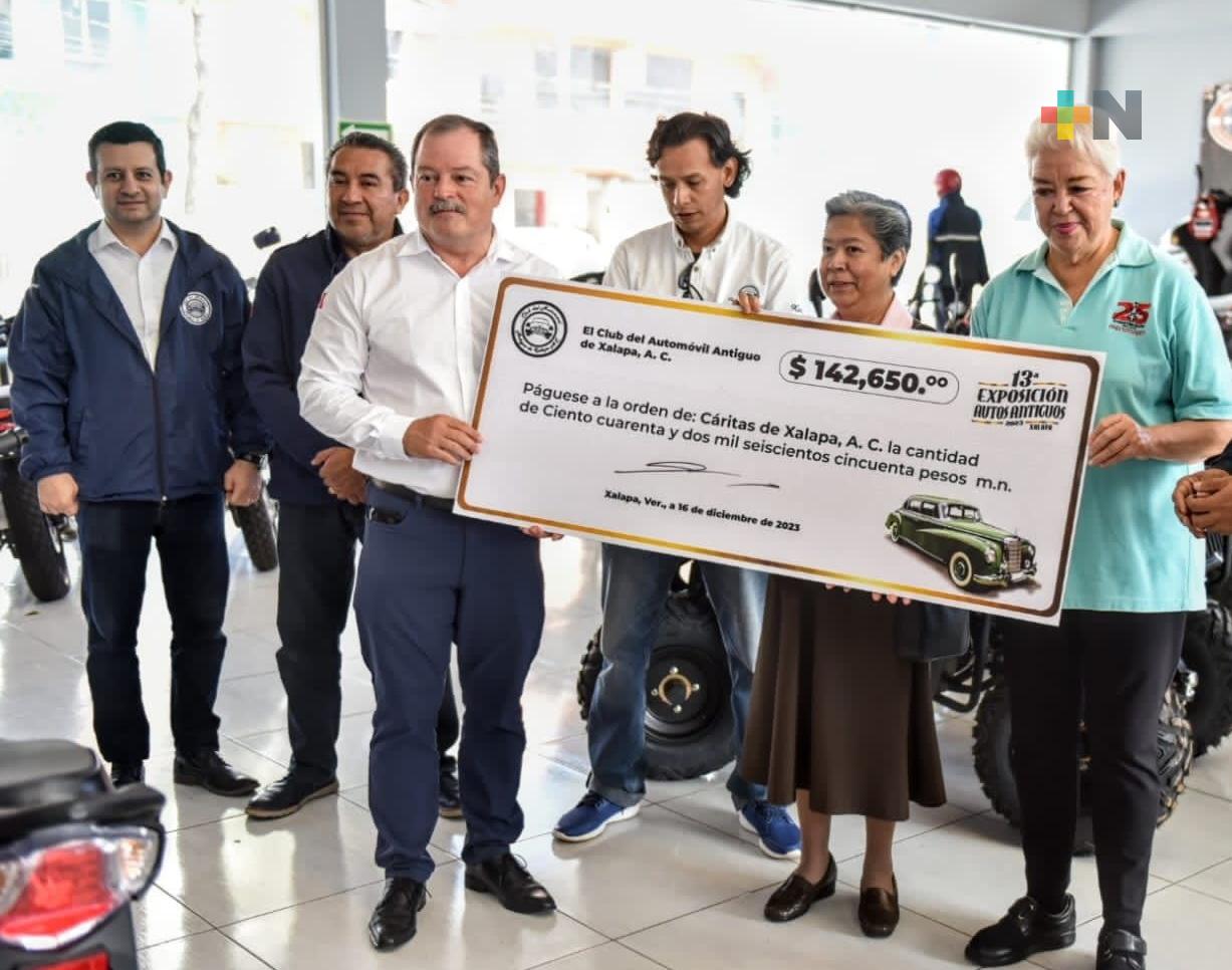 Club del Automóvil Antiguo de Xalapa entrega apoyo al albergue Cáritas