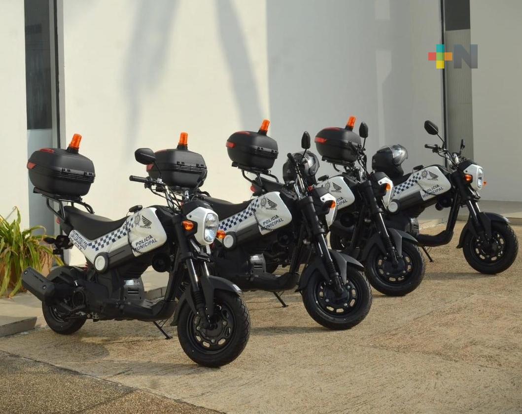 Organización vecinal dona motopatrullas a policía municipal de Coatzacoalcos