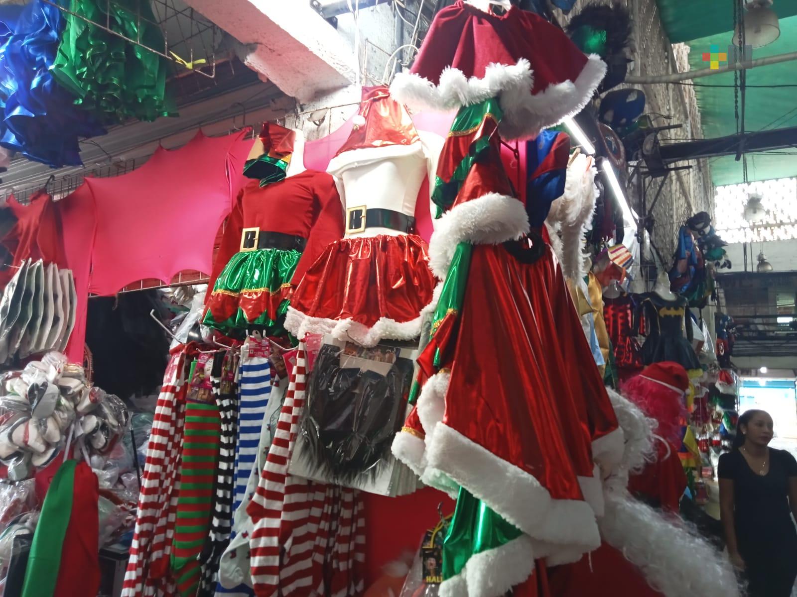Incrementa demanda de disfraces en mercado Hidalgo de Veracruz