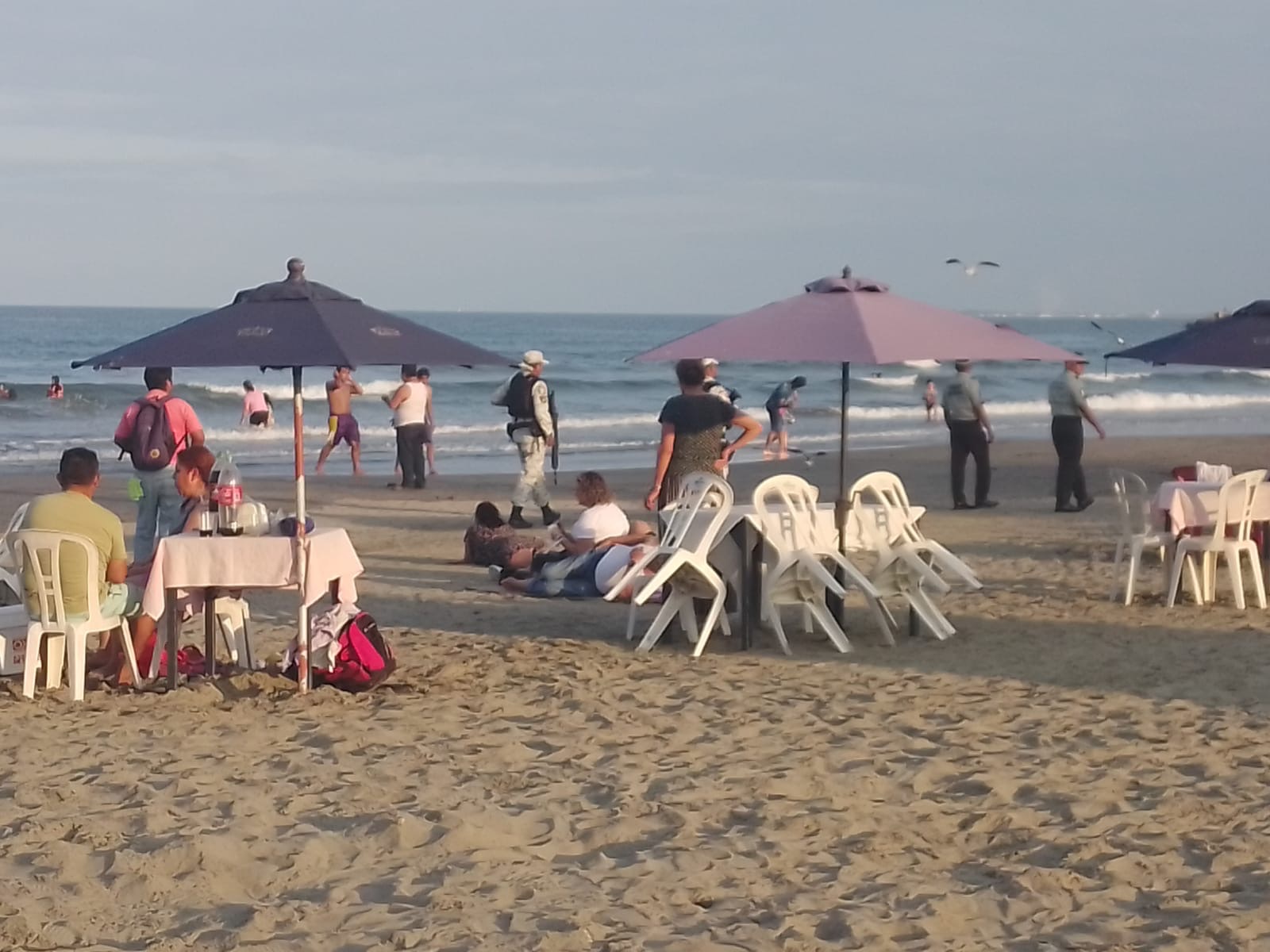 Elementos de seguridad pública resguardan las playas conurbadas