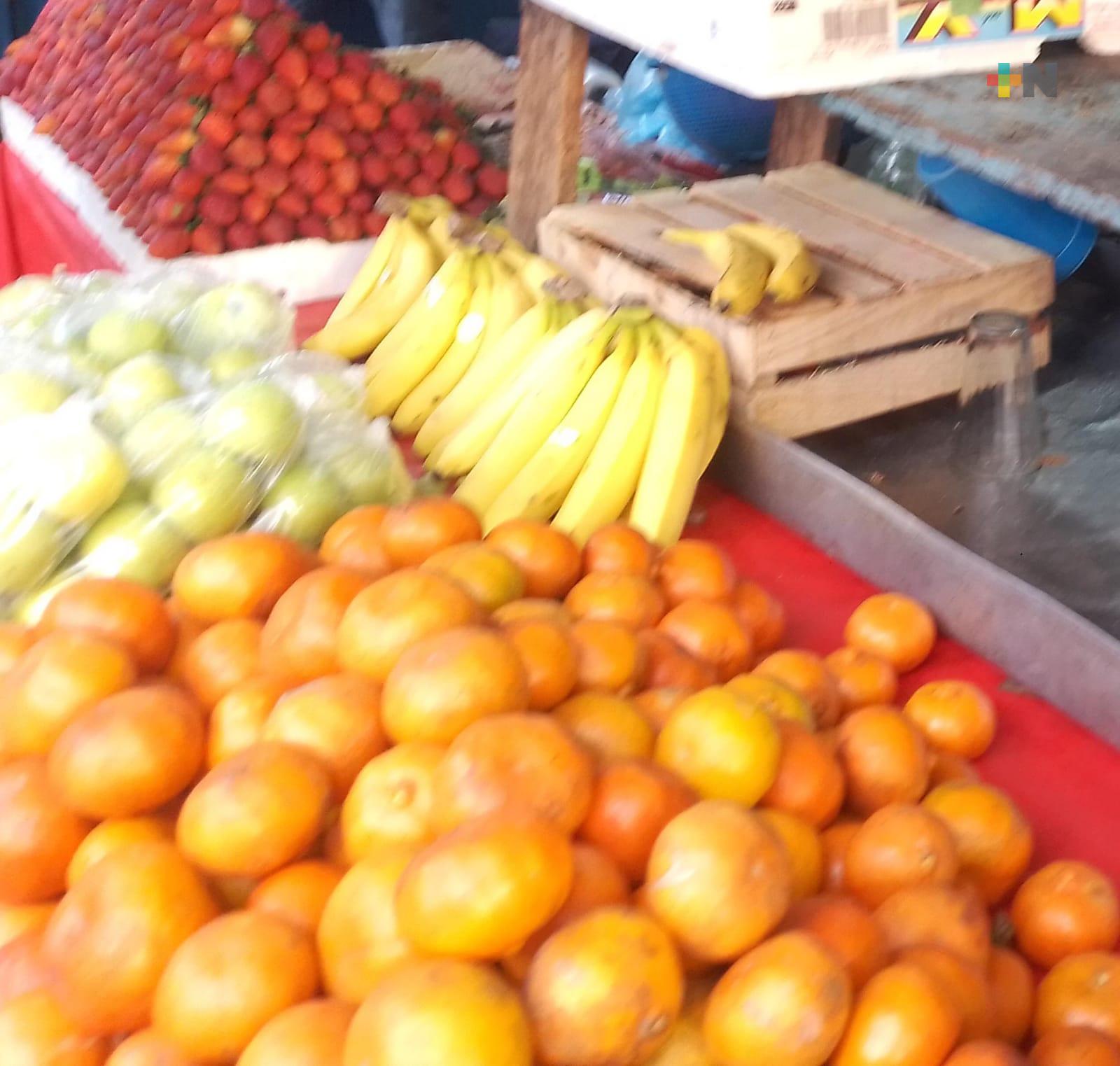 Sin repuntar ventas de frutas en mercado de Veracruz