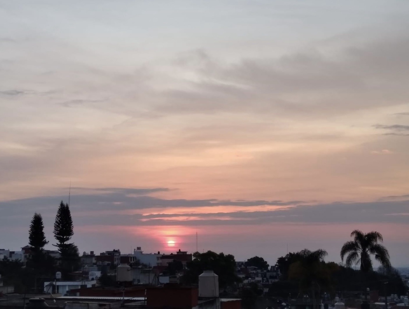 Presencia de viento de fresco a frío con aumento de probabilidad de lluvias en la entidad