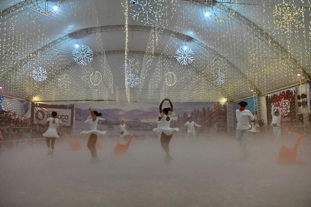 Inauguran pista de hielo en Pánuco