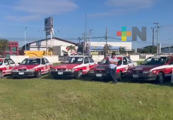 Taxistas de Martínez de la Torre recibien aguinaldo y bono de despensa