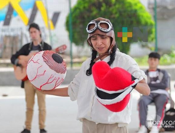 Estudiantes UV desarrollaron proyecto de teatro callejero