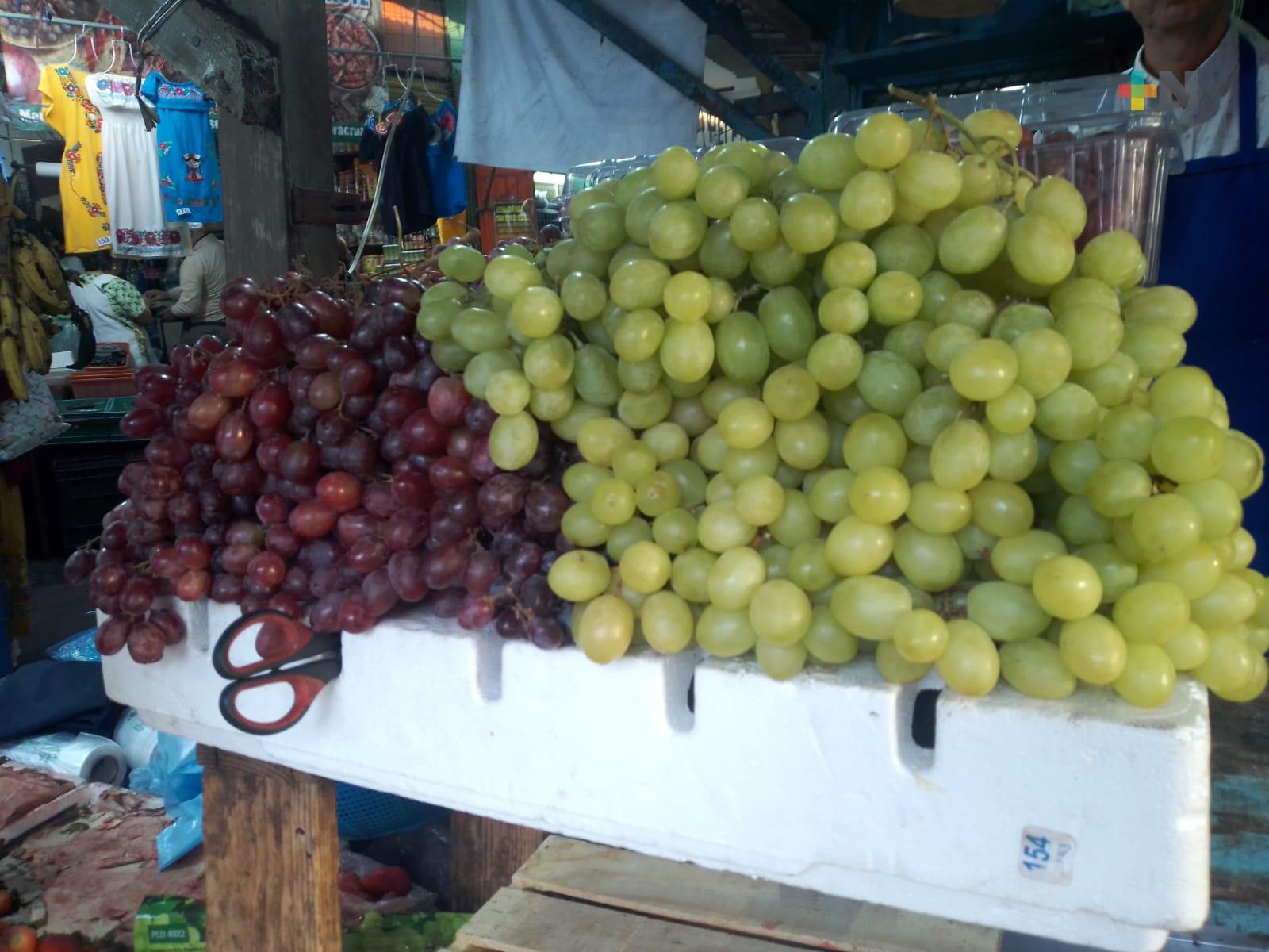 En municipio de Veracruz, comerciantes esperan aumente la venta de uva