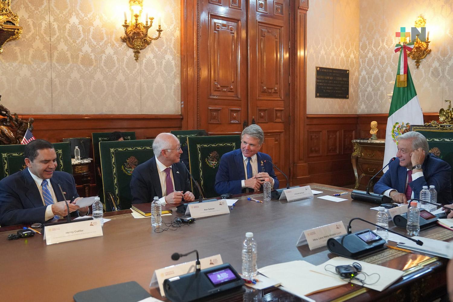 Presidente dialoga con congresistas republicanos y demócrata en Palacio Nacional