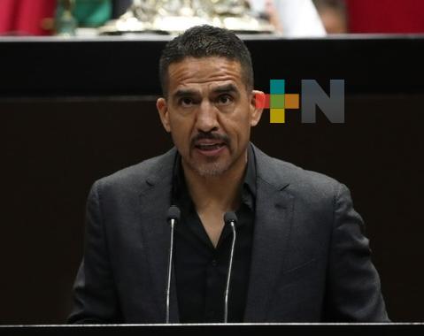 Buscan prohibir pastoreo de ganado a orillas de las carreteras federales