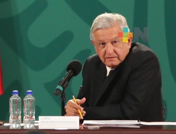 Presidente lamenta fallecimiento de servidores de la nación y empresario Carlos Bremer