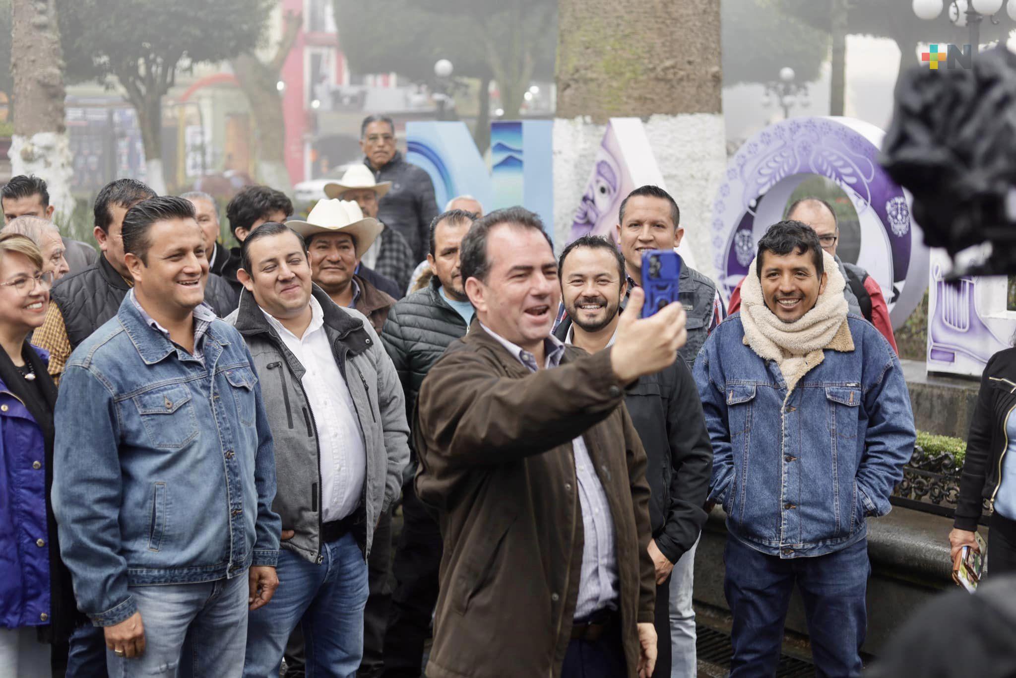 Pepe Yunes asiste al municipio de Naolinco, este domingo