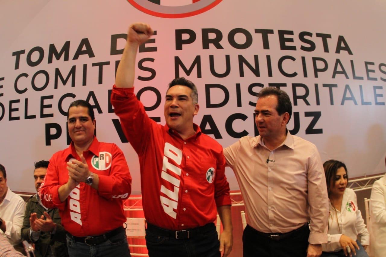 “Alito” Moreno toma protesta a comités municipales y delegados distritales del PRI estatal