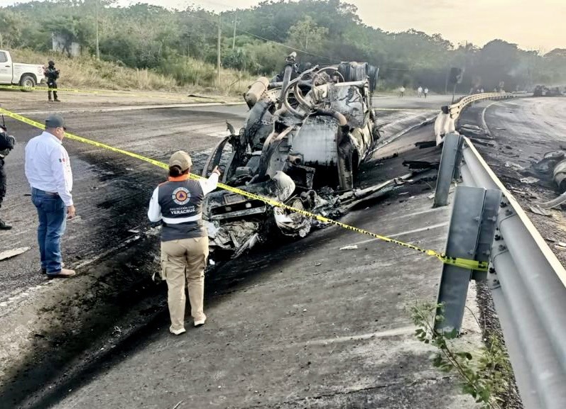 Fuerzas de tarea atienden choque e incendio en Ozuluama
