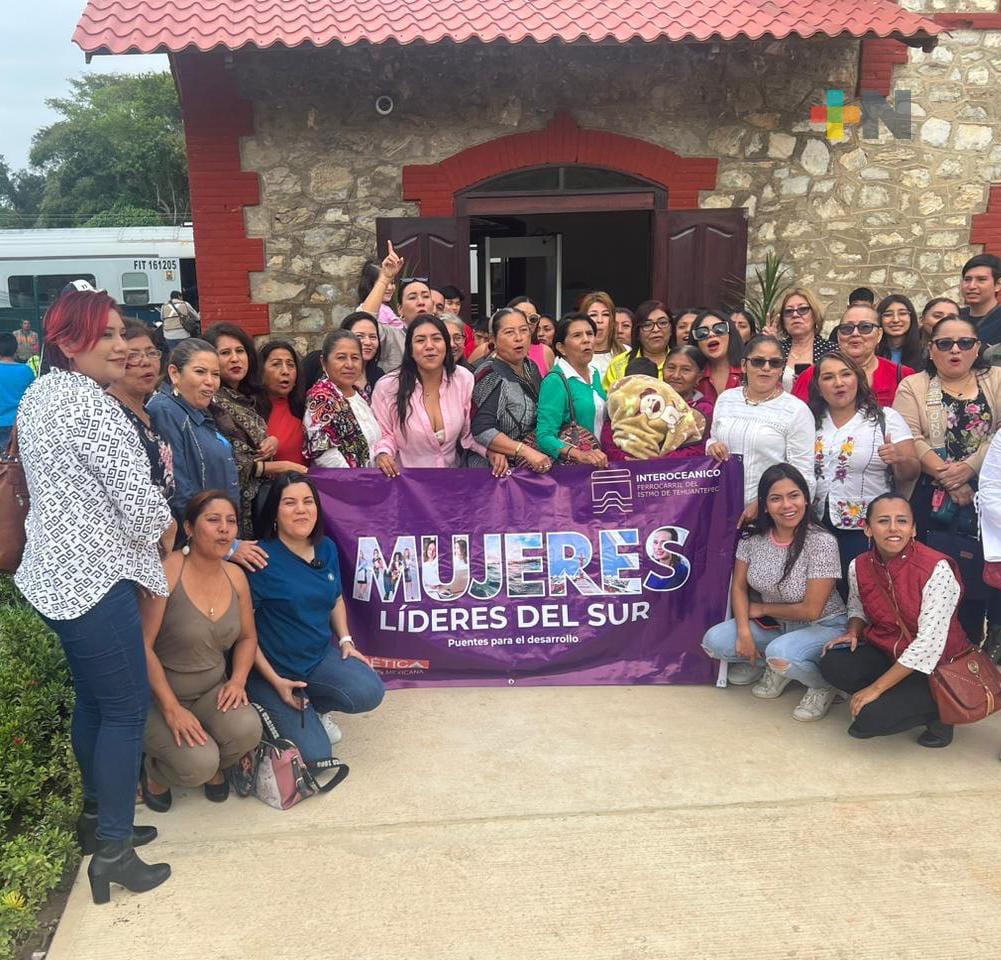 Viaja primer grupo de mujeres líderes de Coatza en Tren Interoceánico