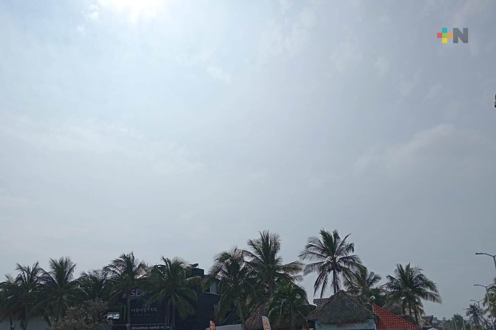 Cielo mayormente nublado en Veracruz-Boca del Río; esperan ingrese frente frío el martes