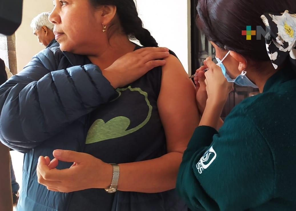 IMSS realiza campaña de salud preventiva en Coatepec