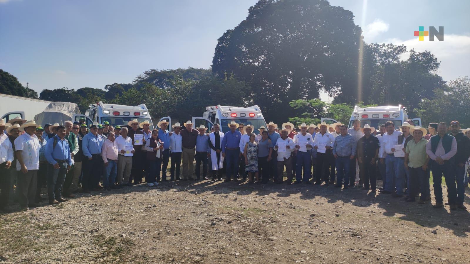 Entregan ambulancias a cañeros de región centro de Veracruz