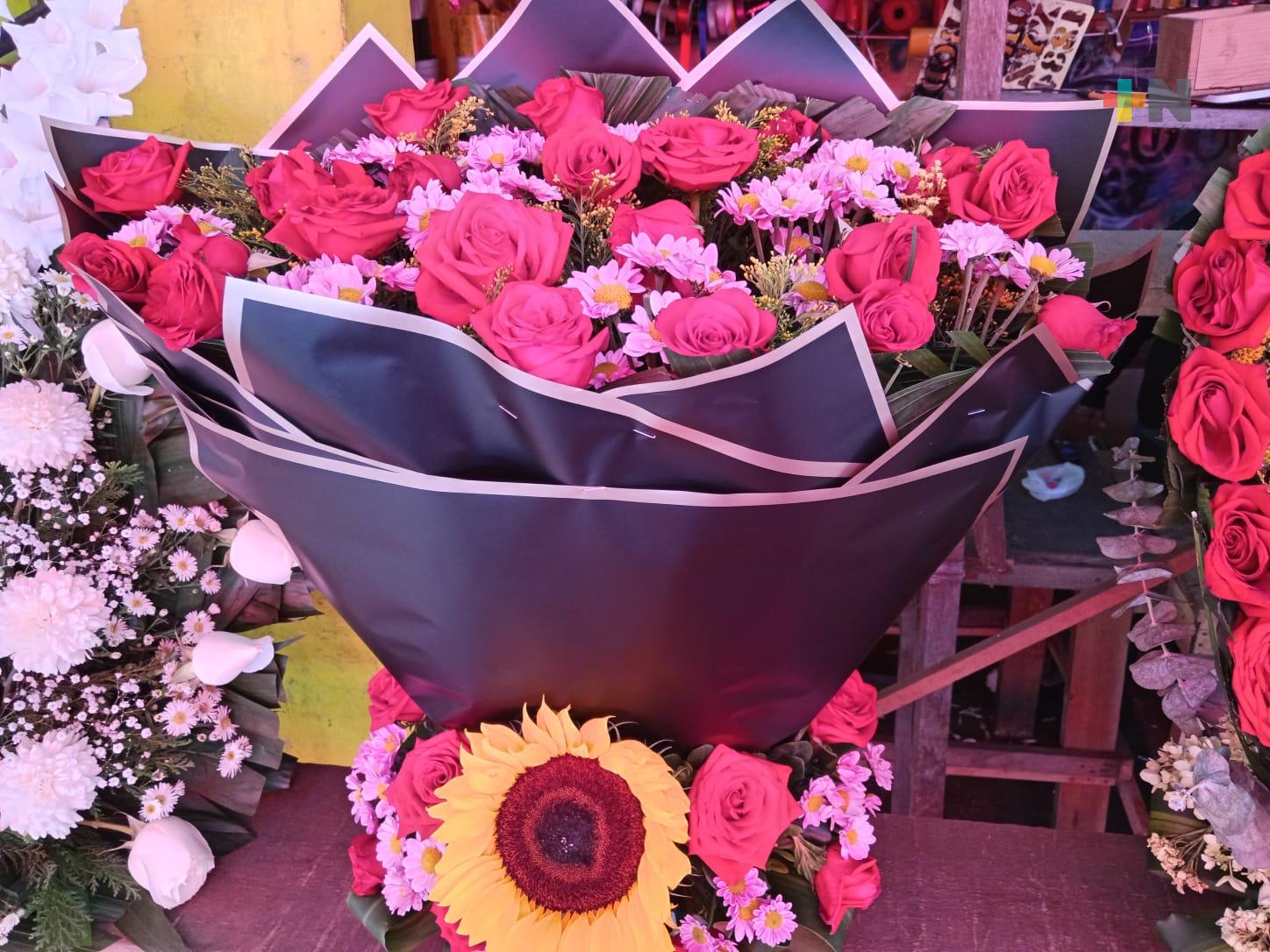 Floristas de Coatzacoalcos esperan repunte de ventas previo al 14 de febrero