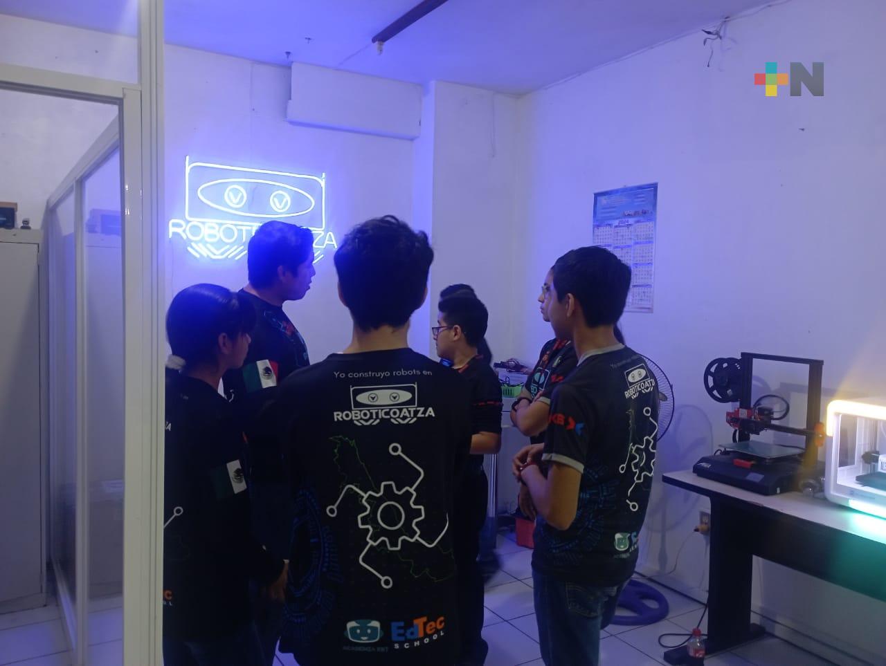 Ocho estudiantes de Coatza buscan viajar al campeonato mundial de robótica en China