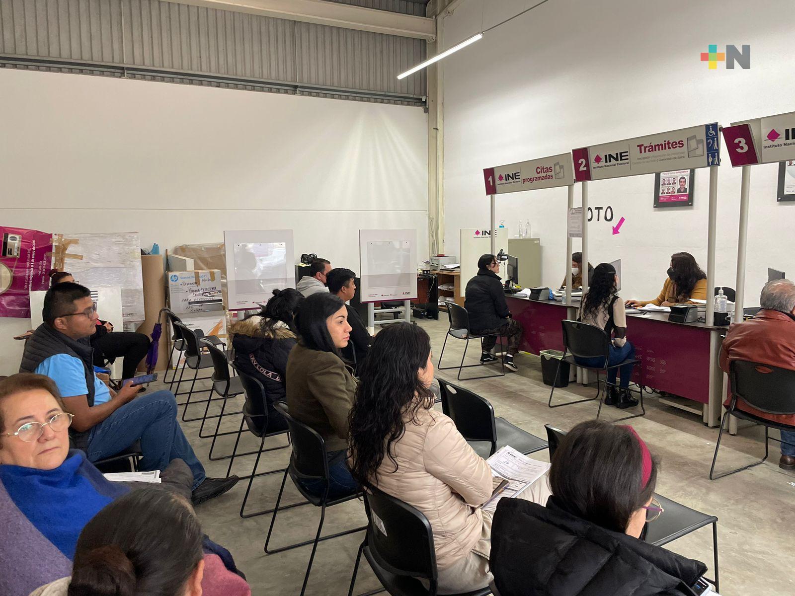 En Xalapa y Emiliano Zapata módulos del INE con gran afluencia