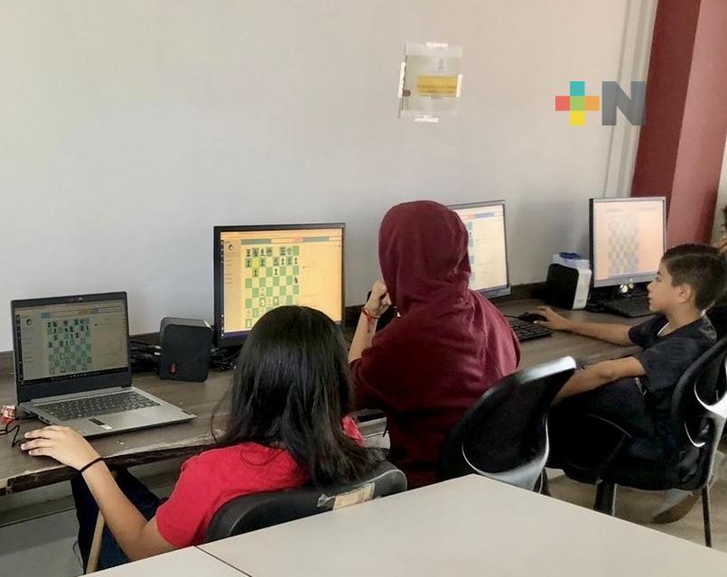 Ajedrecistas de Coatzacoalcos entrenan rumbo al selectivo estatal