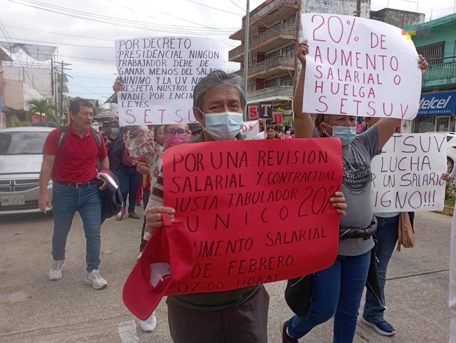 Setsuv marcha en Coatza para pedir 20% de aumento; de no concretarse podría estallar huelga en UV