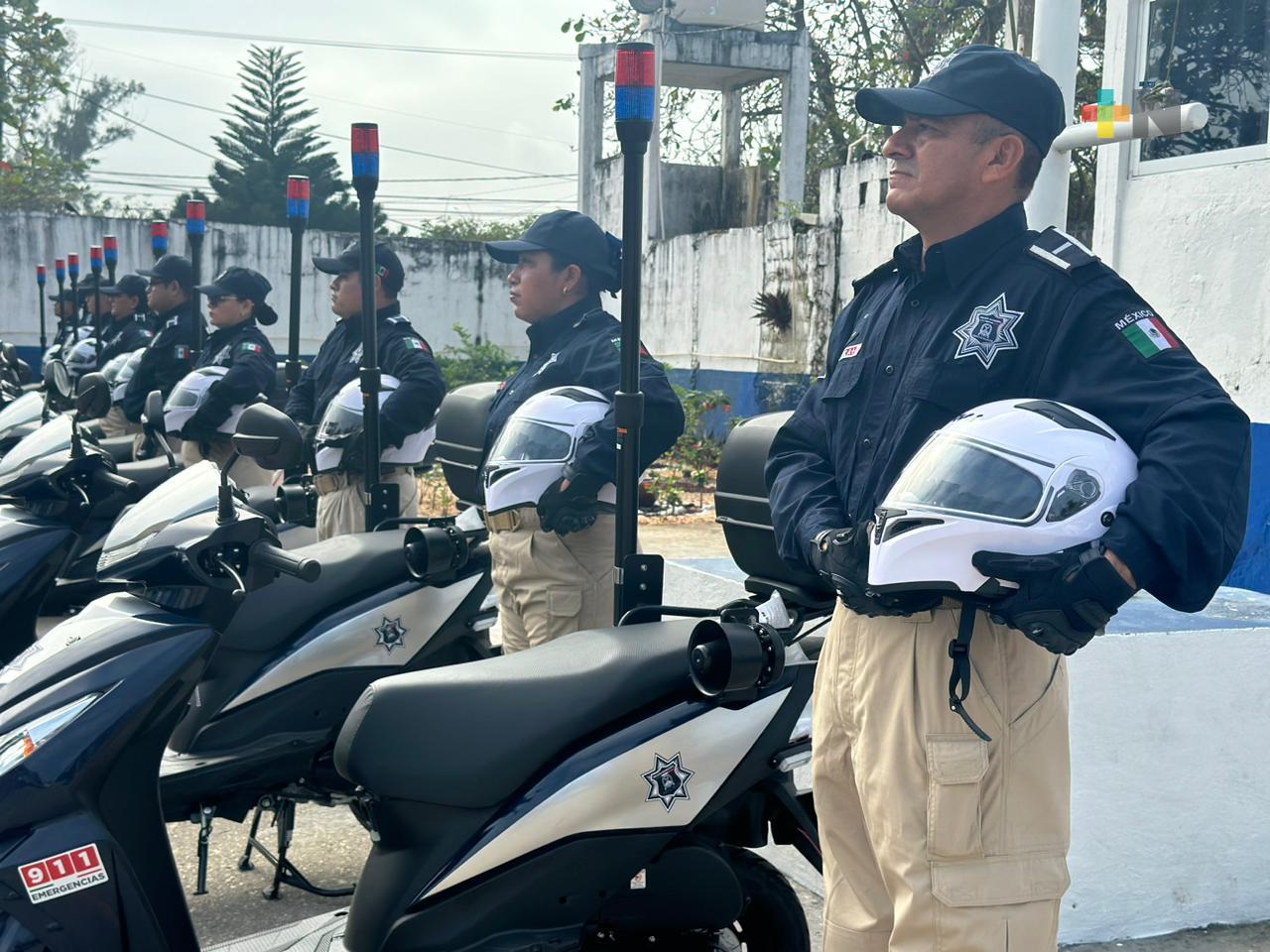 Ayuntamiento de Coatzacoalcos entrega 20 motopatrullas a policía municipal