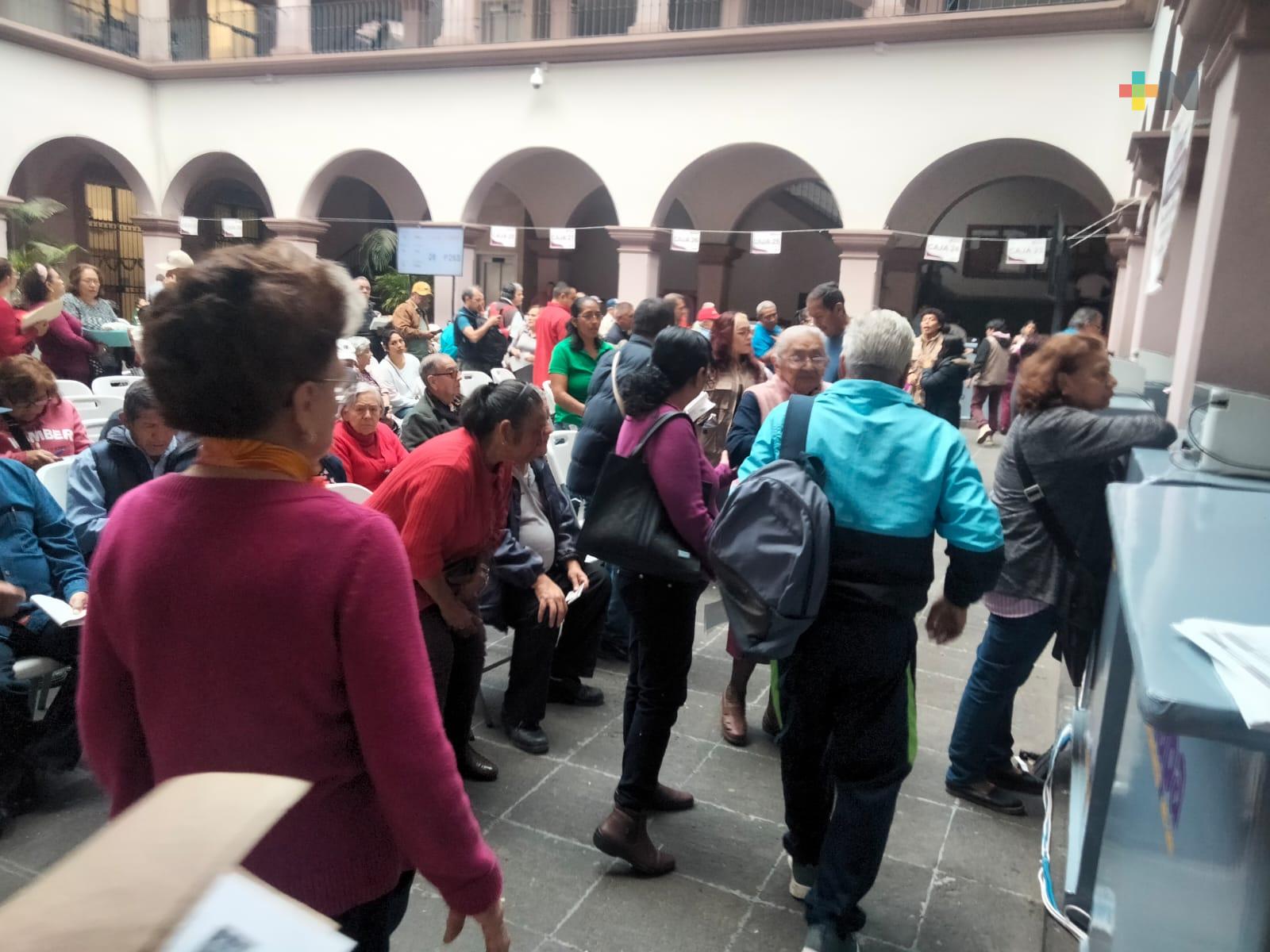 Buena respuesta de xalapeños para pago de predial