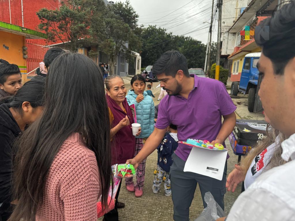 Convive Iván Luna con la niñez xalapeña en Día de Reyes Magos