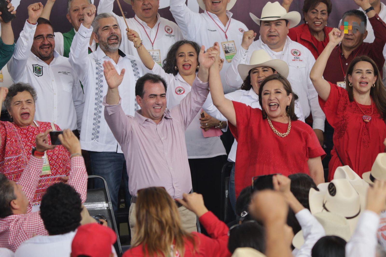 Pepe Yunes y Xóchitl Gálvez asisten al aniversario 109 de la Promulgación de la Ley Agraria