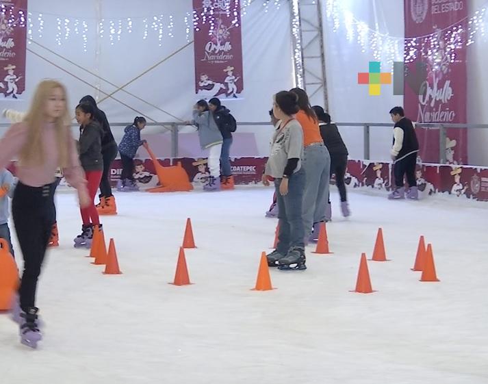 Más de 1000 personas asisten diariamente a la pista de hielo de Coatepec