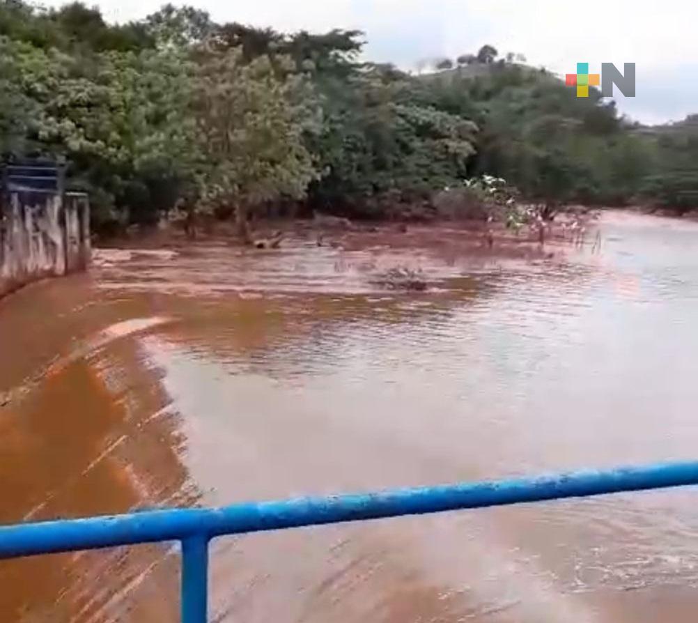 Por turbiedad en agua cierran  presa Yuribia en Tatahuicapan