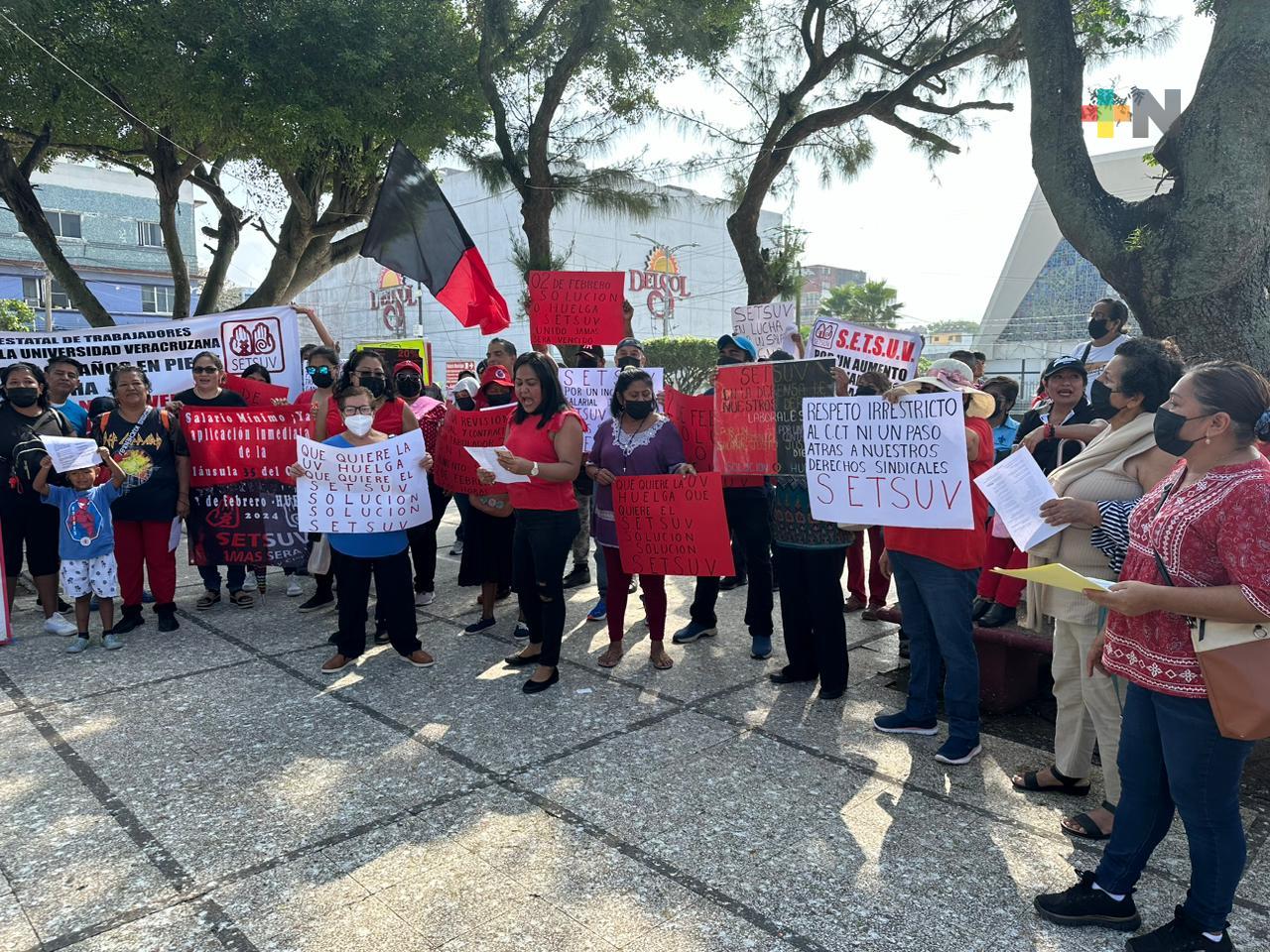 Personal del SETSUV pide mejoras salariales en Coatzacoalcos