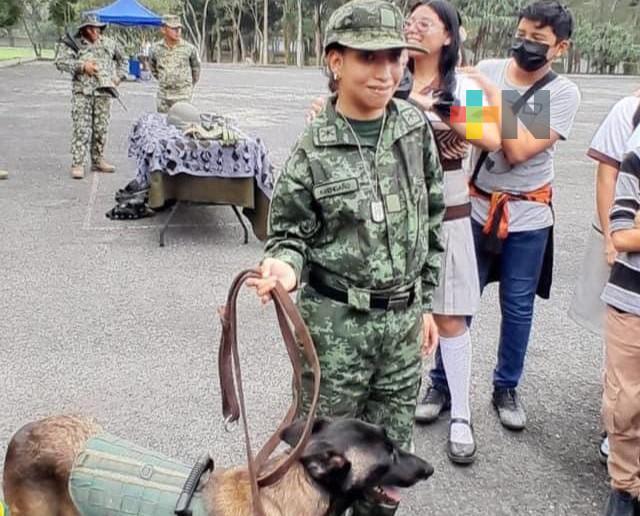 Vianey  fue «Soldado por un día» en  Ixhuatlán del Sureste