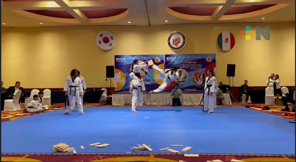 Realiza espectacular examen de grados la institución KIDO Taekwondo