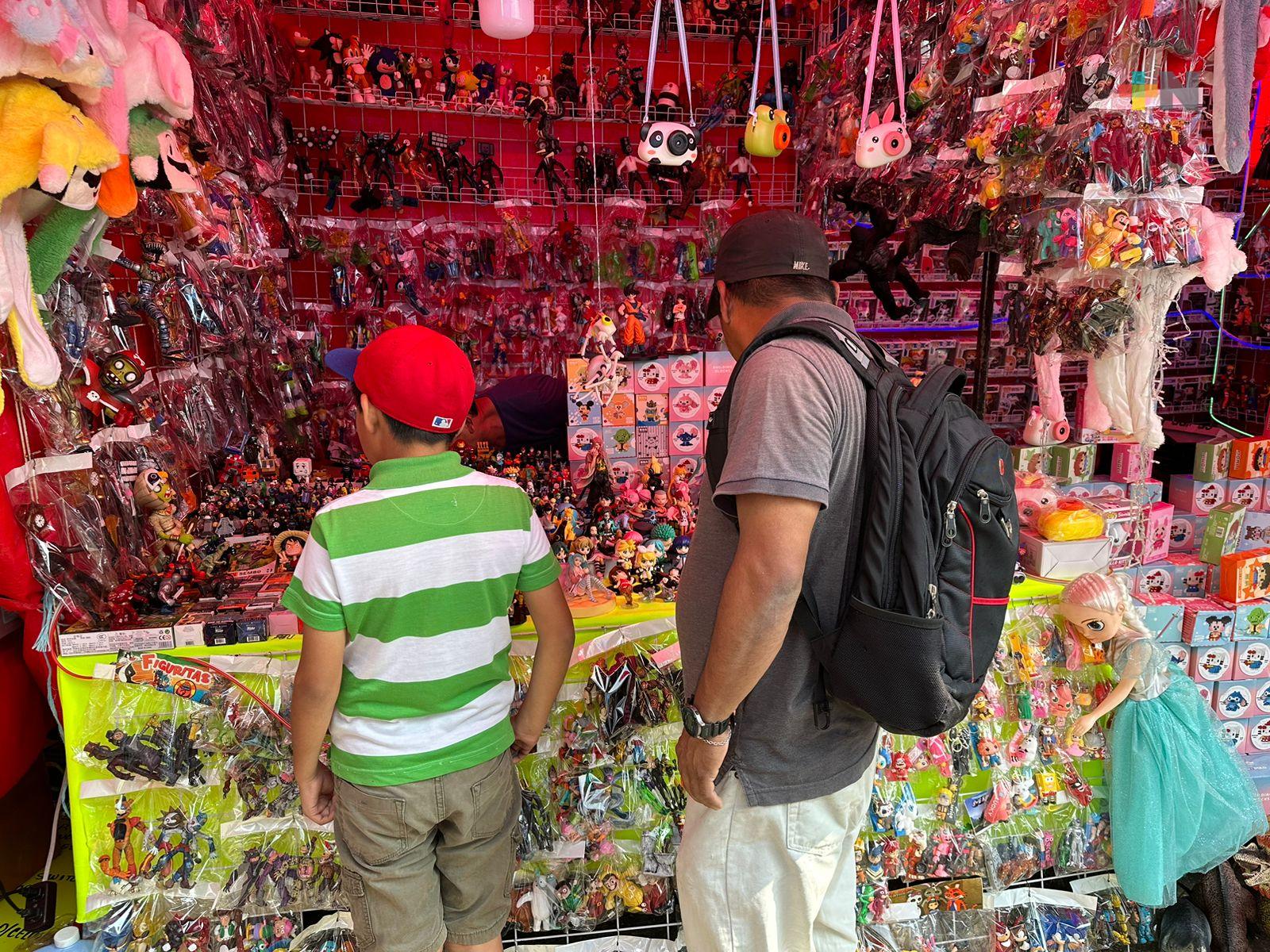 Comerciantes de Plaza Corregidora fueron opción para los Reyes Magos, en Coatza